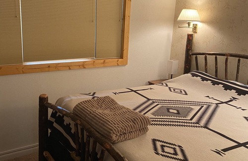 Dubois Cabin | Relaxing Mountain Getaway
