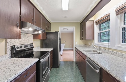 Anderson House | Relaxing Multi-family waterfront home with private dock on Lake Hartwell!