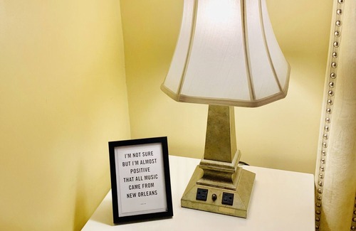 Irish Channel House | Relaxing Oasis 2 blocks to Magazine stroll to the FQ Irish channel