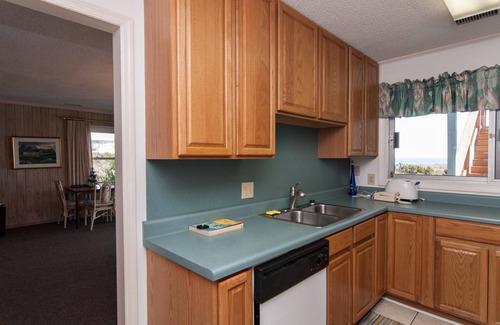 South End House | Relaxing oceanfront duplex with rooftop sun deck!