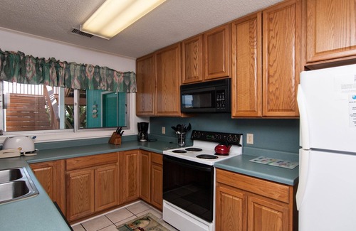 South End House | Relaxing oceanfront duplex with rooftop sun deck!