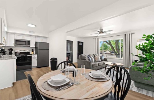 Royal Oak Apartment | Relaxing One-Bedroom Retreat | King Bed | Royal Oa