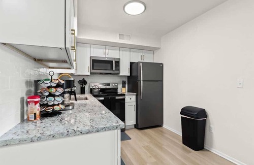 Royal Oak Apartment | Relaxing One-Bedroom Retreat | King Bed | Royal Oa