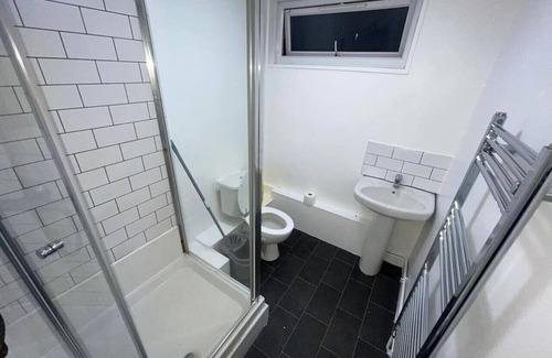 Sheffield House | Relaxing Park Village Escape - Shared Space