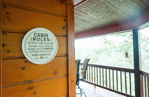 Piney Creek Cabin | Relaxing peaceful cabin retreat