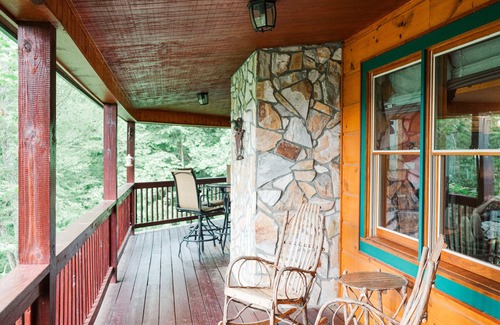 Piney Creek Cabin | Relaxing peaceful cabin retreat
