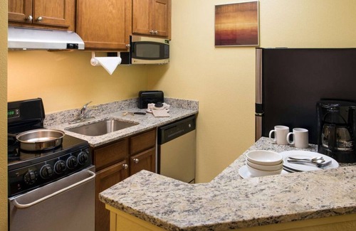 Shea Business Park Hotel | Relaxing Pet-Friendly Property in Scottsdale, With Kitchen and Pool!