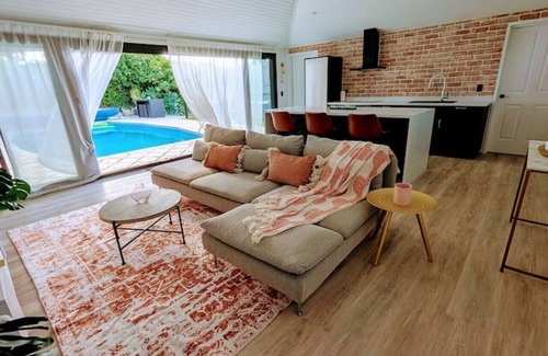 Sorrento Condo | Relaxing Pool House Escape in Duncraig