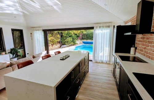 Sorrento Condo | Relaxing Pool House Escape in Duncraig