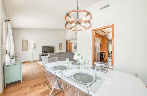 Raisin House | Relaxing Pool Paradise Near Top Attractions