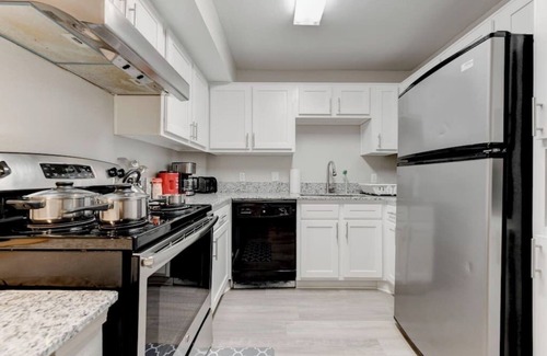 Pleasant Valley Apartment | Relaxing Pool Spacious 4BR 4BA Close to Everything