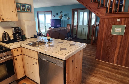 Albion House | Relaxing Privacy Overlooking the Stunning Mendocino Coast