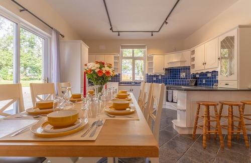 Errit House | Relaxing Private Country Escape with Hot Tub