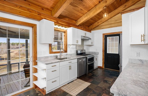Chewalla Cabin | Relaxing & Private Getaway near Corinth and Pickwick!