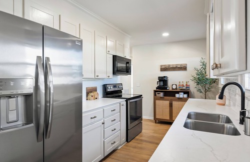 Nashville House | Relaxing Private Ranch Retreat–10 Mins to Downtown. Complete w/your own Urinal!