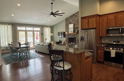 Kinsale House | Relaxing Private Riverfront Retreat with Beach and Private Dock