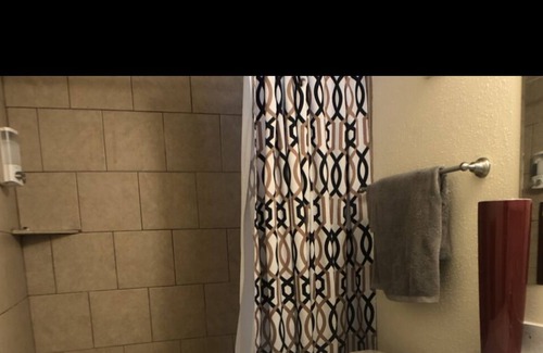 Woodforest Condo | Relaxing Queen Bed Suite/25 Minute Away From Downtown