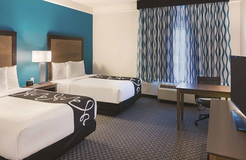 Orlando Hotel | Relaxing Queen Room near UCF w/Pool Access – Short Walk