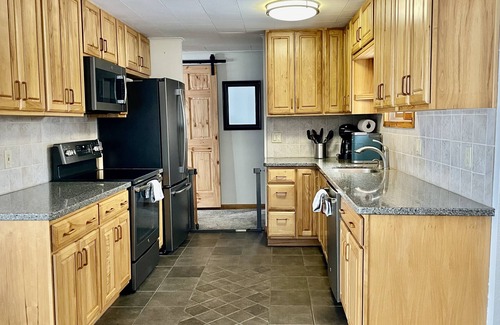 Pinckney House | Relaxing Ranch Style Waterfront Home-30 minutes from Ann Arbor