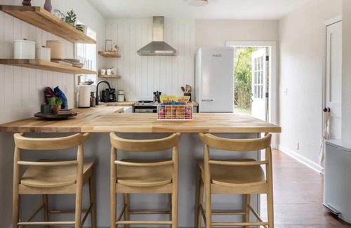 Lakeshore South House | Relaxing, Renovated 2BR Home in Quiet Murray Hill