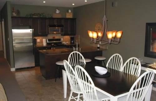 East Kootenay Hotel | Relaxing Resort Retreat - Swim Golf Or Ski 3 Bedrooms at Bighorn Meadows