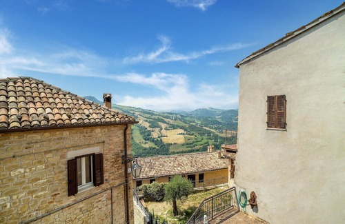 Monte San Martino Apartment | Relaxing Retreat in Le Marche