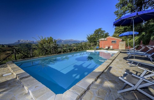 Monte San Martino Apartment | Relaxing Retreat in Le Marche