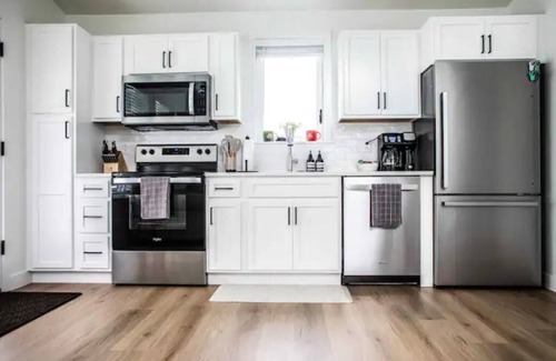 Scarborough Cottage | Relaxing Retreat! 6 Miles from the beach and close to Portland!