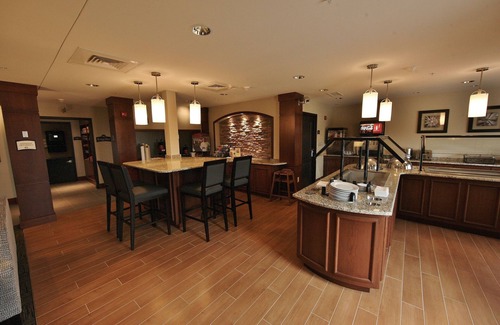 Liverpool Apartment | Relaxing Retreat in Liverpool | Free Breakfast + Fitness Center