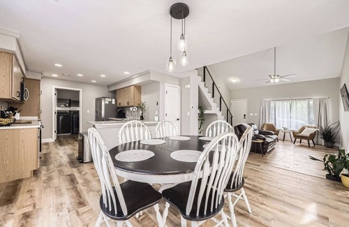 Green Valley Ranch House | Relaxing Retreat Near Airport-Hot Tub-Fire Pit