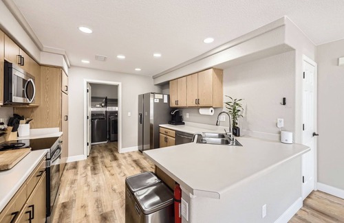 Green Valley Ranch House | Relaxing Retreat Near Airport-Hot Tub-Fire Pit