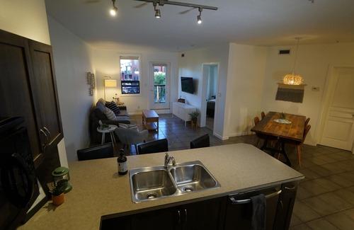 South Pandosy Condo | Relaxing Retreat Overlooking Playa's Quiet 3rd Floor Courtyard
