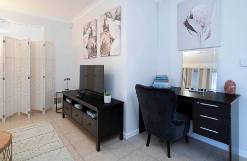 Redcliffe House | Relaxing retreat suitable for families with pool+great loaction