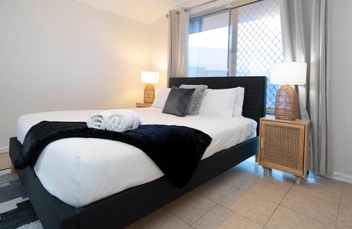 Redcliffe House | Relaxing retreat suitable for families with pool+great loaction
