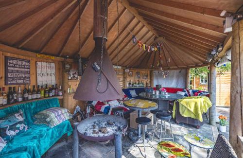 Maidenhead Apartment | Relaxing Retreat - The Shepherds Hut - Hot Tub