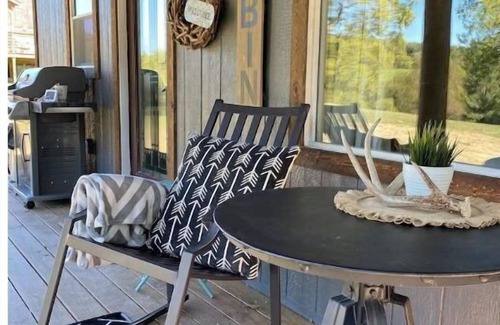 College Grove House | Relaxing Retreat, Farm Fresh Eggs & Pond Sunsets
