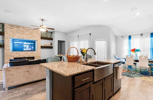 Grand Prairie House | Relaxing Retreat with HOT TUB . Poolside Fun in a Cozy Home .Holiday Decor