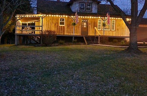 Lindseyville House | Relaxing retreat within miles from various activities