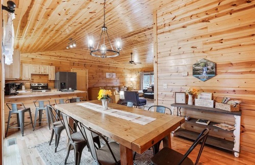 Logan Cabin | Relaxing Retreat with Hot-Tub, Game Rm, Fire-Pit, Fishing Pond, 17 Private Acres