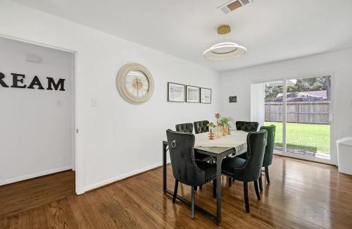 Houston House | Relaxing Retreat with Spacious Living & Cozy Vibes