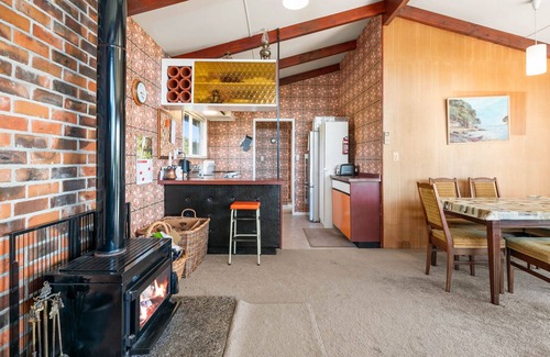 Kuratau House | Relaxing Retro Retreat - Kuratau Holiday Home