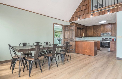 Pottawattamie County Cabin | Relaxing River Cabin just across from Downtown Omaha!