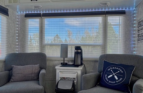 Queens County House | Relaxing River Getaway