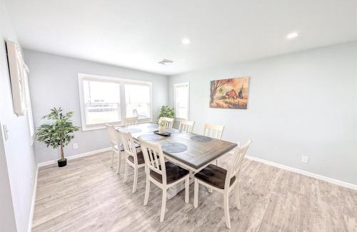 Fremont House | Relaxing River View Stay Renovated 3BR Home