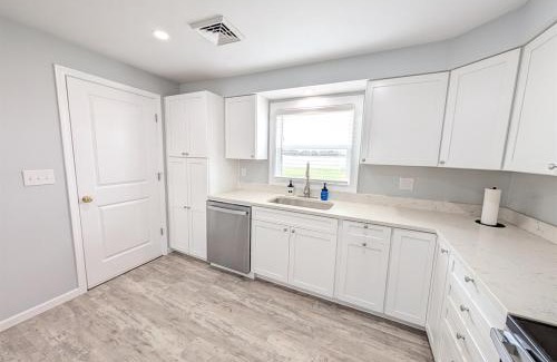 Fremont House | Relaxing River View Stay Renovated 3BR Home