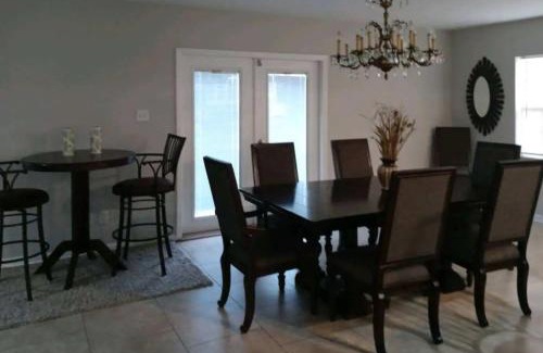Bearss Plaza House | Relaxing River Views