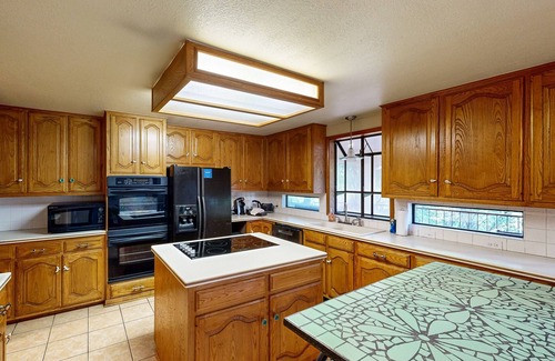 New Braunfels House | Relaxing riverfront property with a main home and lodge