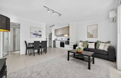 Rockingham Apartment | Relaxing Rockingham Hub for Business Travellers