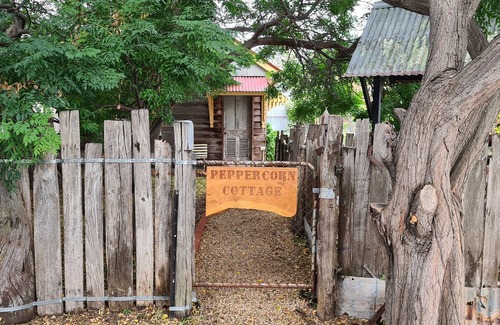 Normanville Cottage | Relaxing romantic cottage getaway with a 5 minute walk to beach and cafes