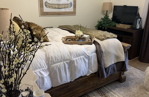 Waleska House | Relaxing, Romantic, Charming! Lovely Family Lake Home with Refreshing Lake View